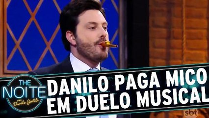 Danilo faz duelo musical com Bruna e paga um MICÃO