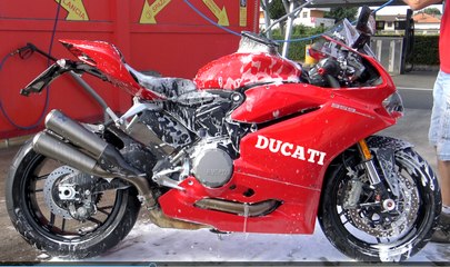 DUCATI 959 PANIGALE: HOW TO WASH IT (VIDEO 4K)