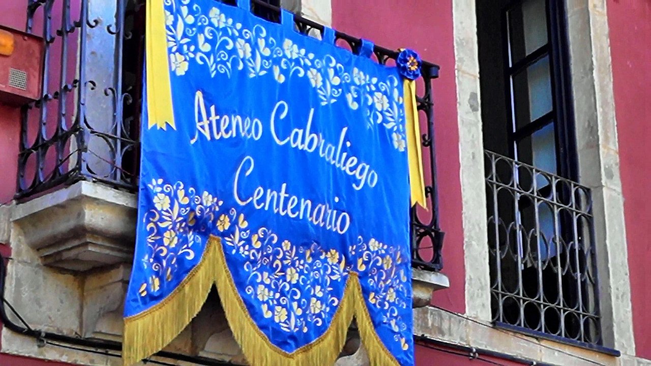 Trajes y instrumentos 2016