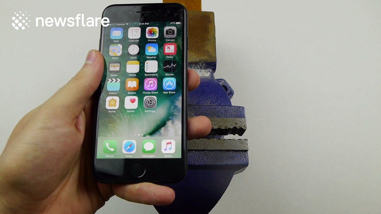 Spoof 'hack' to get a headphone jack on an iPhone 7