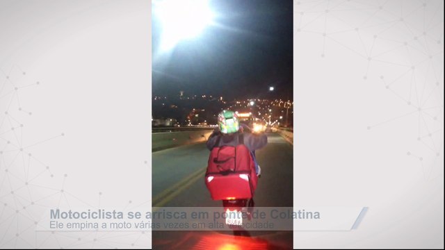 Motociclista se arrisca em ponte de Colatina