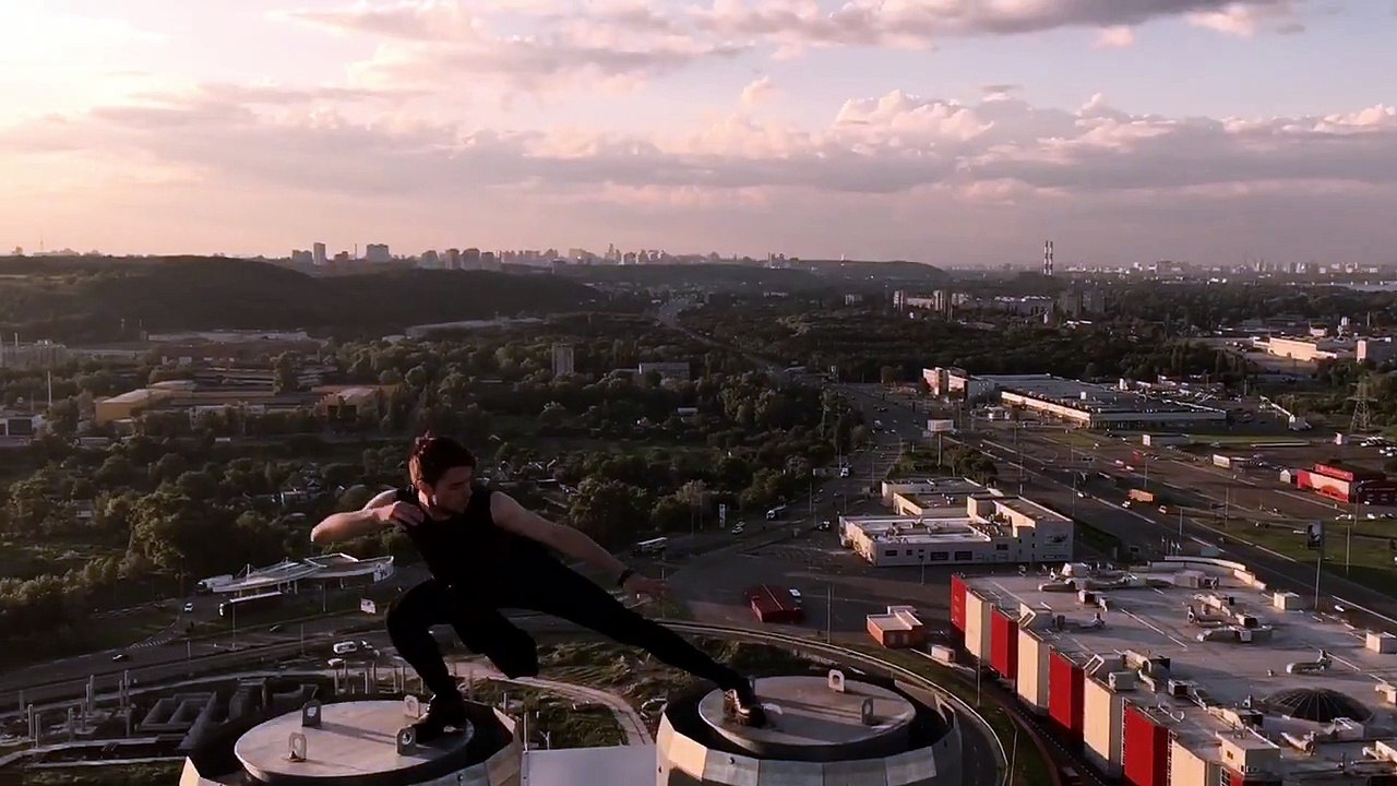 Экстремальное видео финалиста «Танцев» Виталия Савченко «Roof»