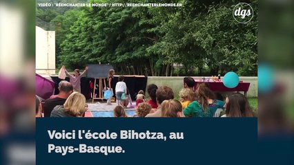 Nos enfants croûlent sous le poids de leur cartable : cette école a la solution