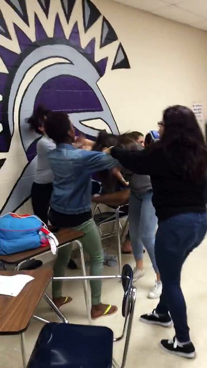 Nữ sinh Mỹ đánh nhau