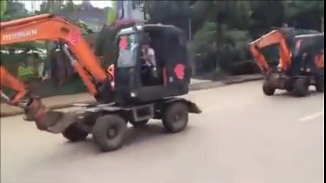 Phát sốt với đoàn rước dâu bằng 20 chiếc máy xúc ở Sơn La