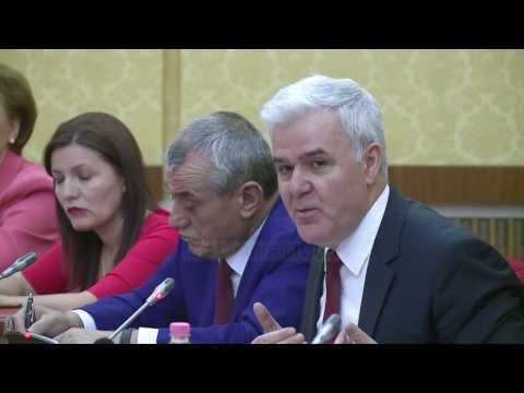 Replika Meta-Xhafaj, deputeti i PS: Dashuria iku, ruaj qetësinë - Top Channel Albania - News - Lajme