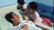 Bé gái ngày ngày vào bệnh viện chăm sóc và hát cho mẹ bị viêm gan siêu vi B