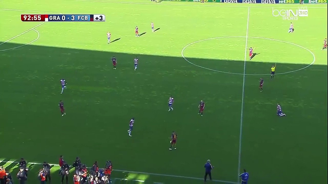 Khoảnh khắc các cầu thủ Barcelona ăn mừng chức vô địch