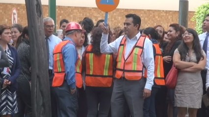 Mexicanos realizan simulacro para conmemorar terremoto de 1985