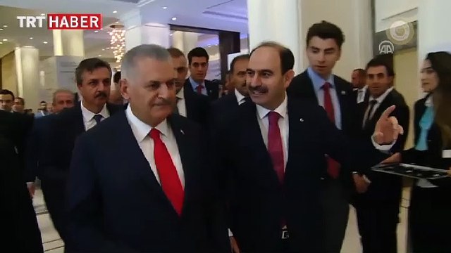 Başbakan Yıldırım, 26. Dünya Posta Kongresi'nde pul sergisini gezdi