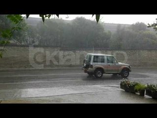 NE MES TE VERES STUHI NE TIRANE