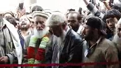 Sufia Noorbakhshia: - Murshid e Azam Bawa Faqir Mohammad Ibrahim sb Cutting fitta of Masjid in sufi pang
