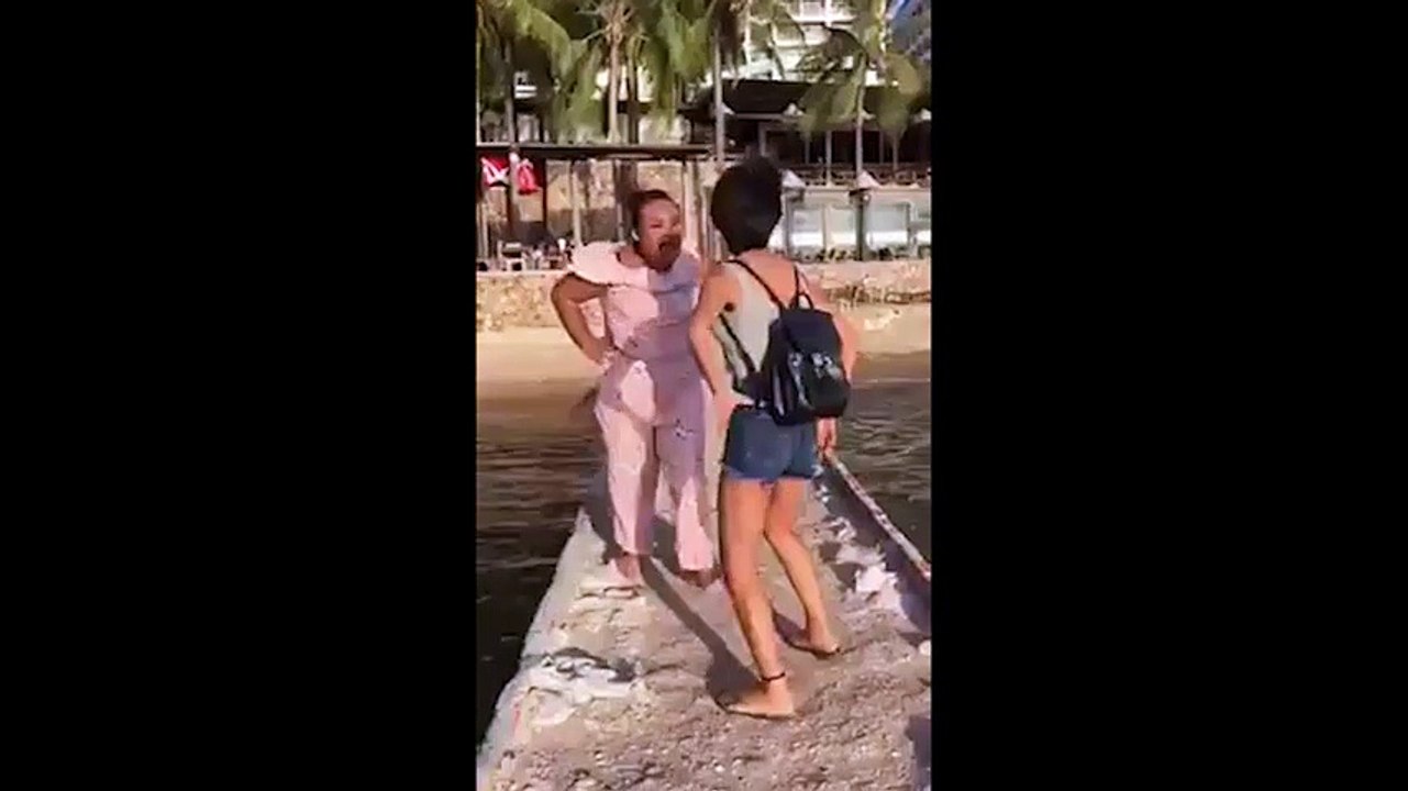 "Những tình huống gậy ông đập lưng ông hài hước nhất"