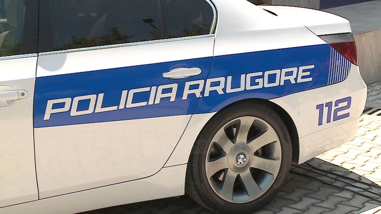 Karburanti i policisë tashmë me karta elektronike - Top Channel Albania - News - Lajme