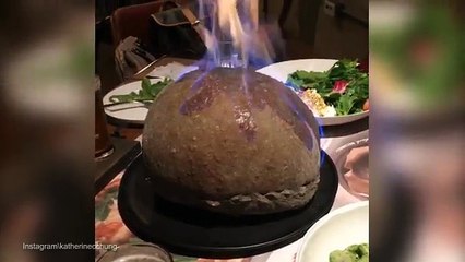 Pizza "quả bom" làm chín bằng cách đốt trực tiếp