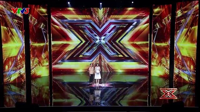 Cô gái sống cùng bà ngoại bất ngờ gặp lại mẹ xa cách nhiều năm ngay trên sân khấu