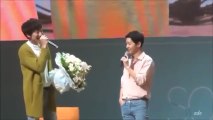 2 soái ca Song Joong Ki và Lee Kwang Soo giao lưu cùng fans