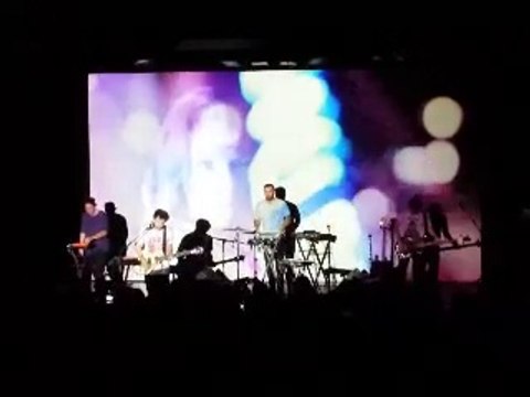 Mais il faut pas que tu désespères Perds pas espoir Promis juré qu’on la vivra notre putain de belle histoire Ce sera plus des mensonges