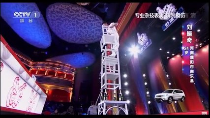 Màn trình diễn khiến BGK Phạm Băng Băng và cả khán giả chỉ biết nín thở hồi hộp