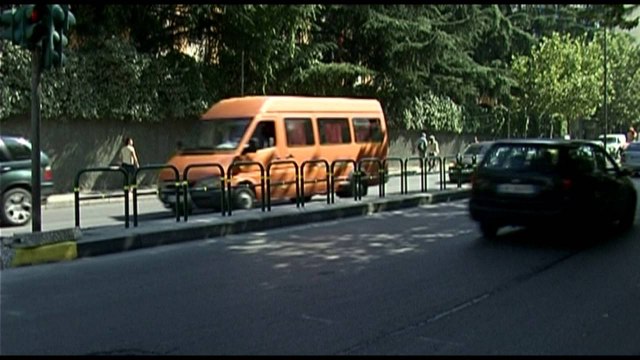 BASHKIA VENDOS SINJALISTIKE DHE BARRIERA NE VENDIN KU U AKSIDENTUA PER VDEKJE DHURATA PRIFTI LAJM