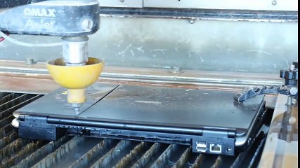 Màn cắt đôi laptop này sẽ khiến bạn choáng toàn tập