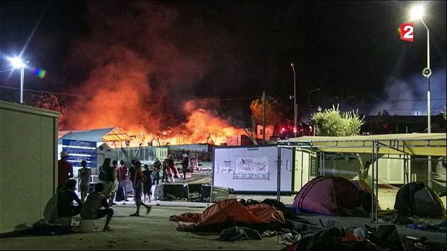Grèce : un camp de migrants incendié à Lesbos