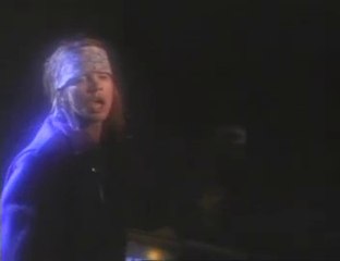 I'm a cold heartbreaker, fit ta burn  And I'll rip your heart in two And I'll leave you lying on the bed "