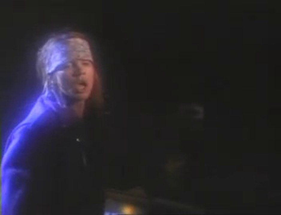 I'm a cold heartbreaker, fit ta burn  And I'll rip your heart in two And I'll leave you lying on the bed "