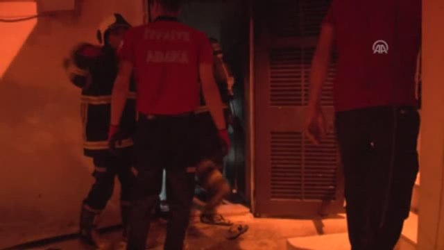 Görüntü Dökümü: - Adana'da Ev Yangını- Yüreğir İlçesi Sarıçam Mahallesi- Yangının Etkilenen Kişinin...