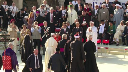 'World thirsts for peace', pope tells religious leaders