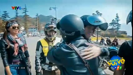 Vợ và con gái Trần Lập mỉm cười hát 'Đường tới ngày vinh quang'