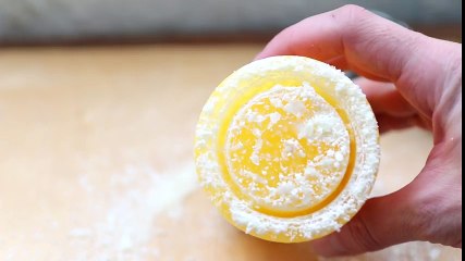 Bật mí cách giấu tiền trong nến cực lạ