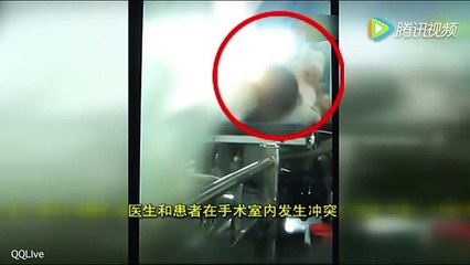 Bệnh nhân bị bác sĩ đánh tới tấp ngay trên bàn mổ