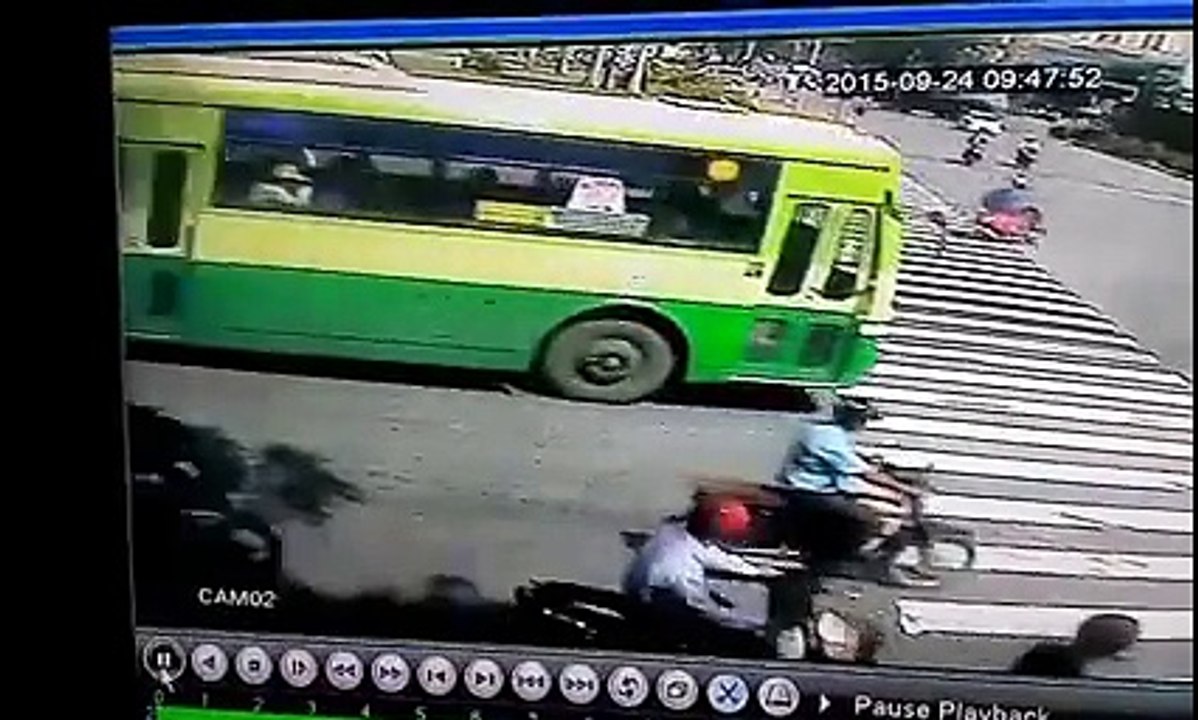 Xe container gây tai nạn giao thông - Video 2