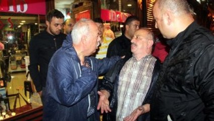 Çılgına Dönen Esnaflar, Ekipler Gelmeden Başkanı Göndermedi