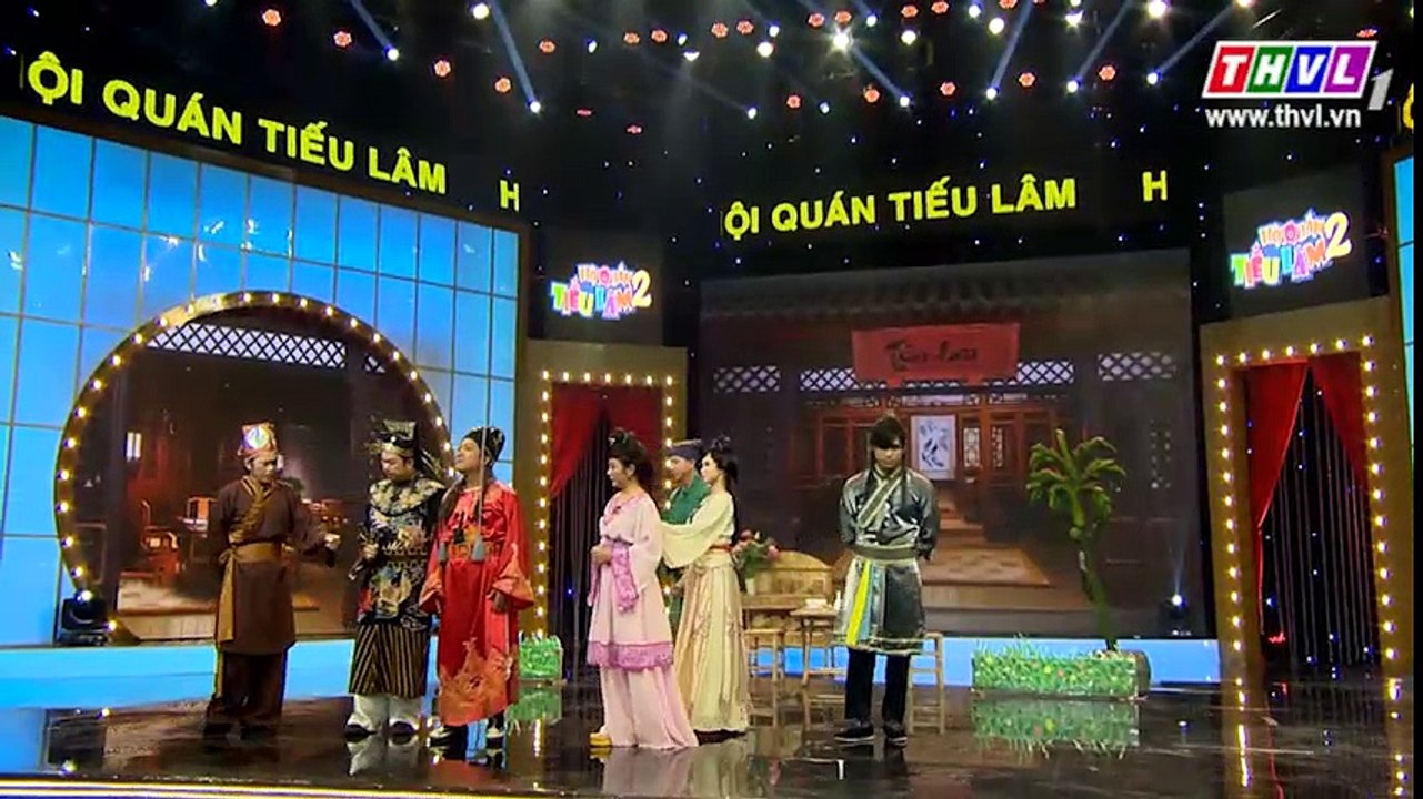 Trường Giang sợ tái mặt đòi “tự tử” trên sân khấu vì bị ép ăn lợn tai xanh