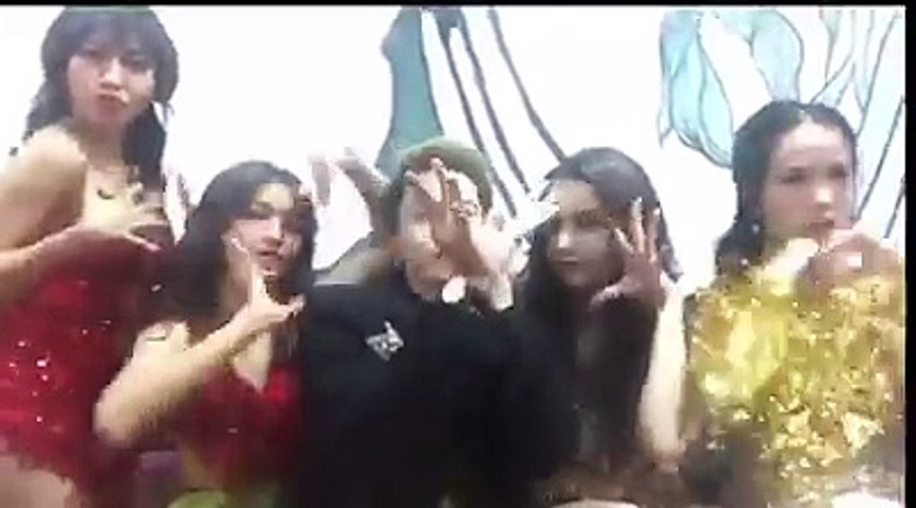 Dàn thí sinh Bước nhảy hoàn vũ "quẩy tưng bừng"