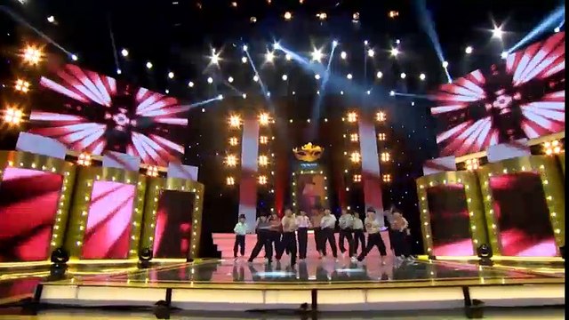 Trường Giang hóa Mười Khó trong đêm chung kết Ca sĩ giấu mặt