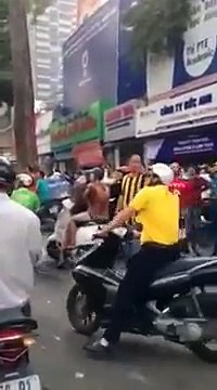 Clip: Cháy nhà cao tầng ở trung tâm quận 1