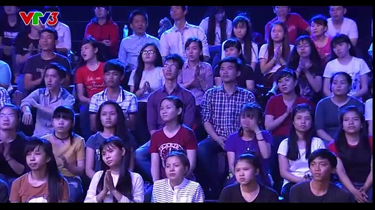 Ban giám khảo vặn vẹo vì thí sinh hát nhạc chế