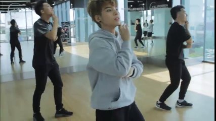 Vũ cát tường tập nhảy hit mơ