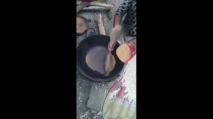 Cách rang bỏng ngô lạ nhất trên đời