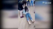 Clip nữ sinh đánh hội đồng tại Trung Quốc