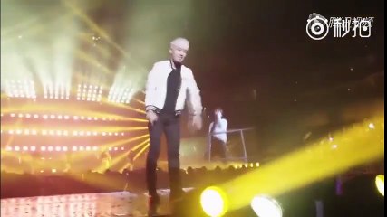 G Dragon khoe tài uốn dẻo trong hậu trường Made Tour