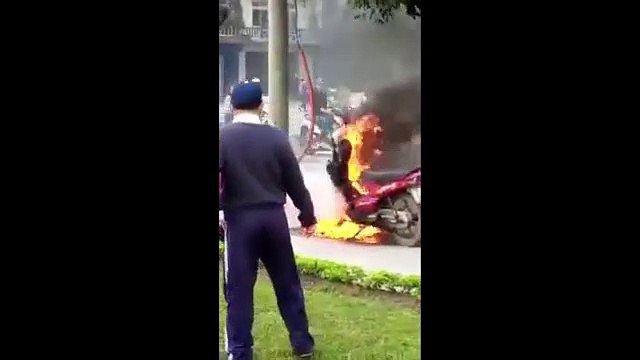 Đốt xe vì xin CSGT tha lỗi không được