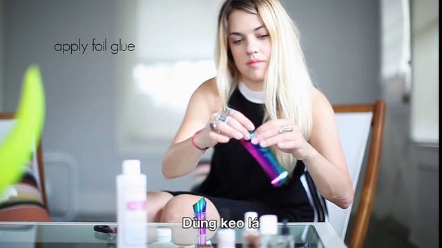 Móng tay lấp lánh đón năm mới với sự trợ giúp của bạn bè hoặc thợ làm móng