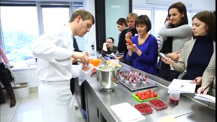 Đầu bếp làm bánh ngọt số một nước Pháp