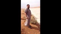 Ngỡ ngàng trước dòng sông cát kỳ lạ ở sa mạc lớn nhất Thế Giới