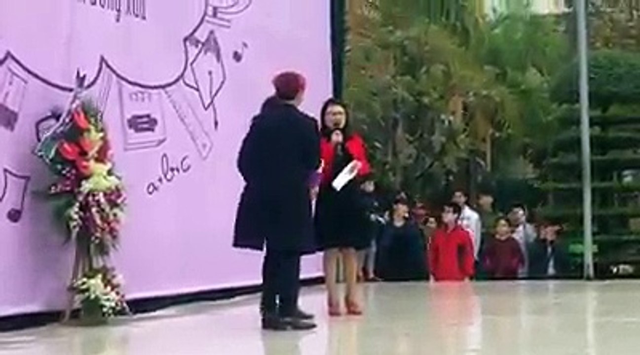 Clip cô giáo tiết lộ việc Sơn Tùng M-TP sợ môn Hóa học