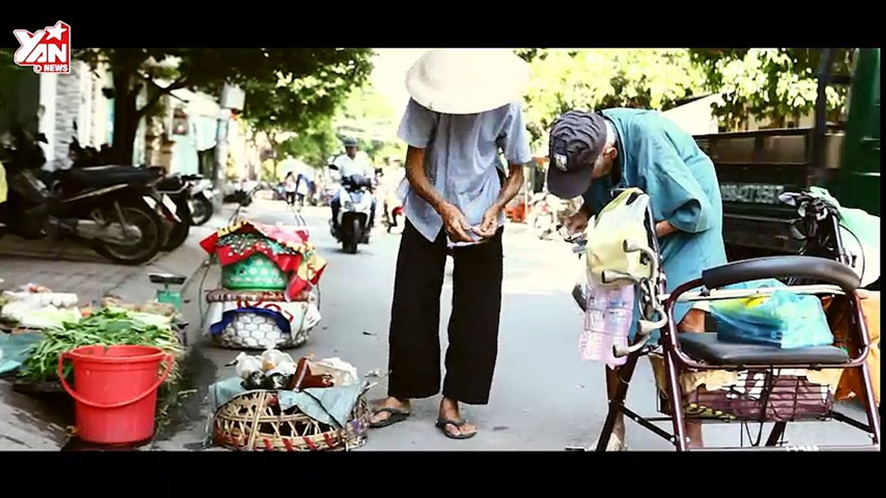 Xót xa hoàn cảnh mưu sinh của cụ ông bán vé số 93 tuổi